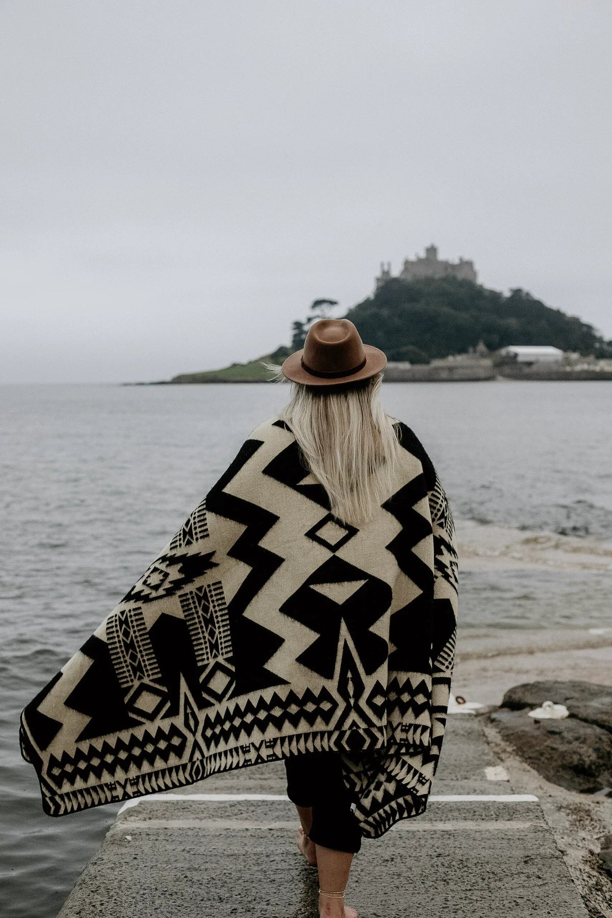 Awa Blanket - Natural / Black